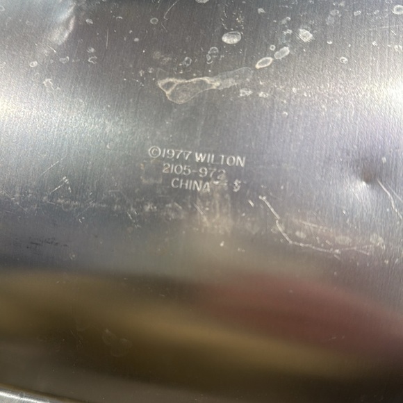 Wilton Open Book Bible Cake Pan 2105-972 with Instructions - Picture 3 of 3